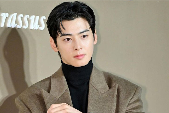 Cha Eun Woo bị nghe lén tại quán cà phê, cảnh sát vào cuộc điều tra