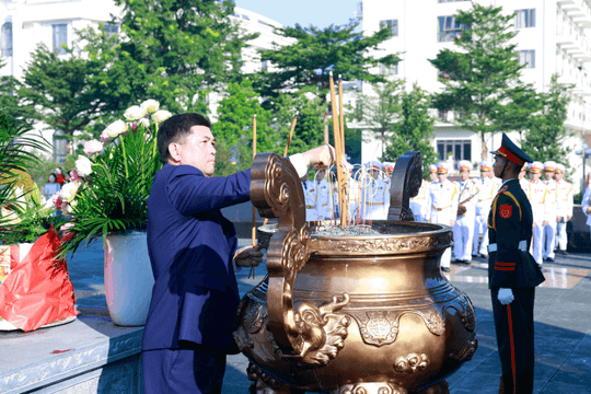 Lãnh đạo tỉnh Bắc Ninh dâng hương tưởng niệm các Anh hùng liệt sĩ