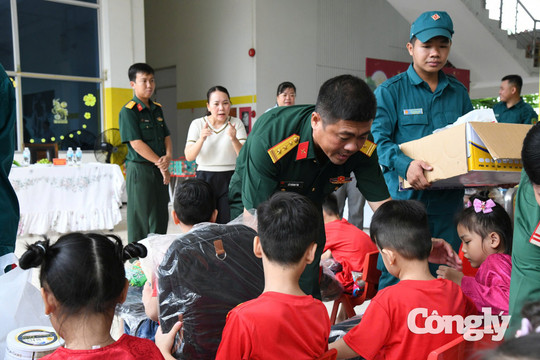 Tây Ninh mang Trung thu đến trẻ em có hoàn cảnh khó khăn