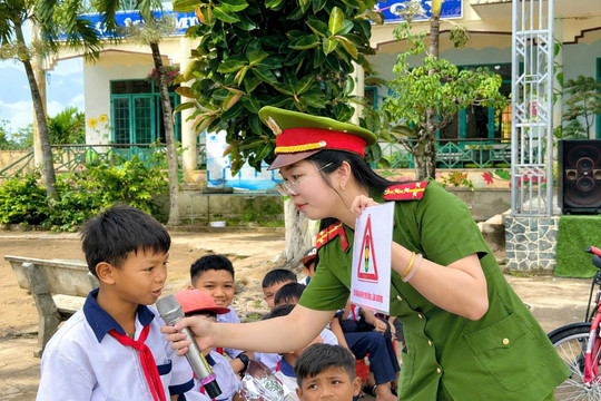 Tiếp tục nâng cao ý thức giao thông cho học sinh
