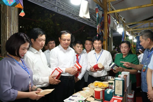 Điểm nghẽn "được mùa mất giá" và lời giải từ Festival nông sản đầu tiên của Tuyên Quang