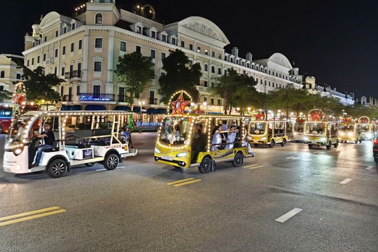 Hơn 120 xe mô hình thắp sáng Thu Fest 2026 bên Vịnh Hạ Long