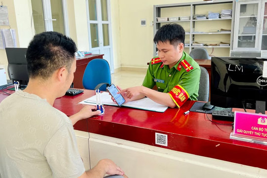 Khi công an xuống từng nhà dạy dân tránh bẫy lừa đảo trên mạng