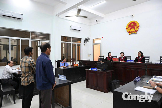 Từ bục khai báo đến tình thân