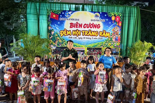 Hơn 2.200 suất quà Trung thu đến với thiếu nhi vùng biên giới Đắk Lắk