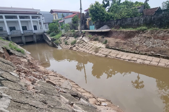 Hòa Phú, Hà Nội: Sạt lở bờ kè, nhiều vết nứt tại Trạm bơm Cống Ngòi