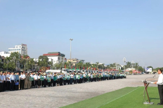 Thanh Hóa ra quân toàn tỉnh khắc phục hậu quả mưa lũ, vệ sinh môi trường