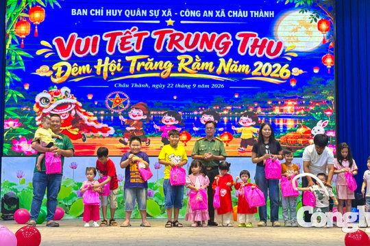Ấm áp Đêm hội trăng rằm cho con em lực lượng vũ trang