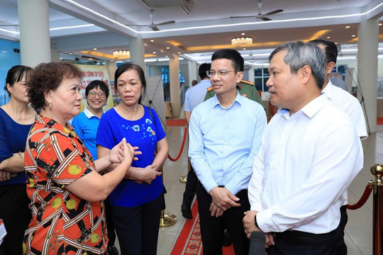 Hà Nội sẽ tính toán phương án tái định cư tốt hơn cho người dân ven sông Hồng