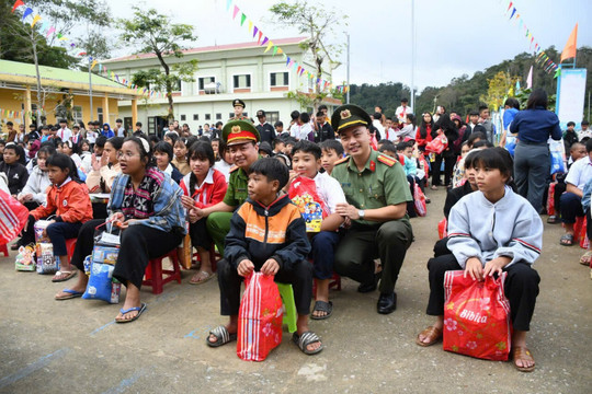Đà Nẵng: Hơn 1.200 phần quà Trung thu đến với học sinh vùng cao