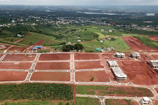 Đề xuất đưa đất nền ngoài dự án vào luật
