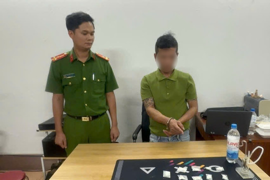 Lắp camera quanh nhà để bán ma túy