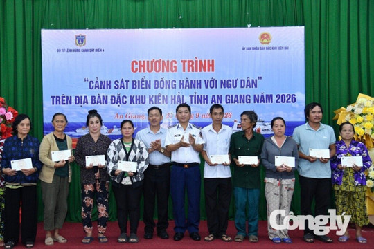BTL Vùng Cảnh sát biển 4 kết hợp huấn luyện trên biển với thực hiện tốt công tác dân vận