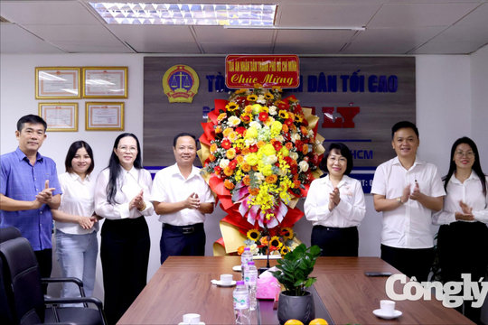 Tòa Phúc thẩm TANDTC tại TPHCM và TAND TPHCM chúc mừng Báo Công lý nhân kỷ niệm 25 năm thành lập
