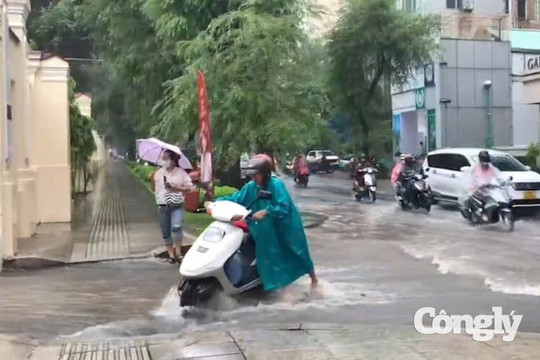 TP.HCM: Loạt tuyến đường trung tâm ngập cục bộ
