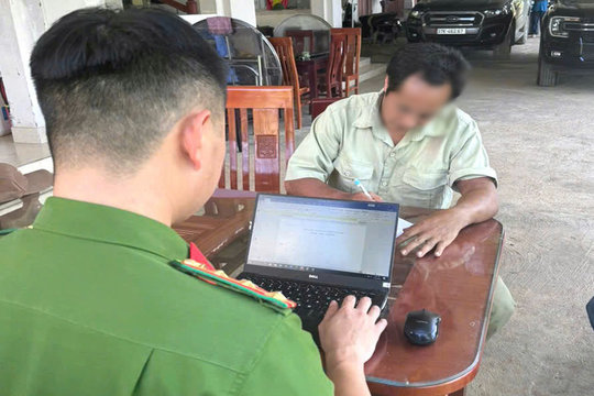 Ra đầu thú sau một tháng lẩn trốn trong rừng