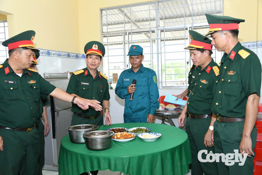 Tham quan mô hình doanh trại chính quy, xanh, sạch, đẹp