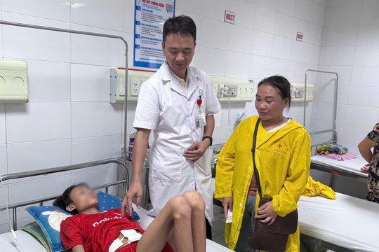 Cắt 1 m ruột non, cứu sống bệnh nhi Lào nguy kịch