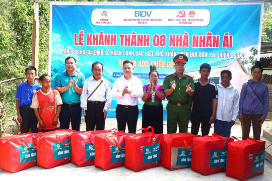 Sơn La bàn giao 8 Nhà nhân ái cho các hộ gia đình khó khăn