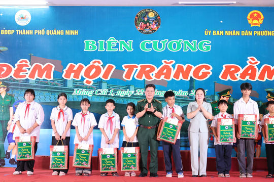 Lung linh đêm hội trăng rằm nơi địa đầu Tổ quốc