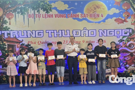 Đêm hội trăng Rằm: “Trung thu Đảo Ngọc” tại BTL Vùng Cảnh sát biển 4