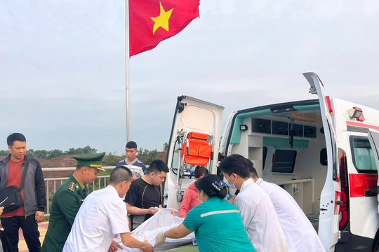 “Luồng xanh” Móng Cái rút ngắn hành trình cấp cứu xuyên biên giới