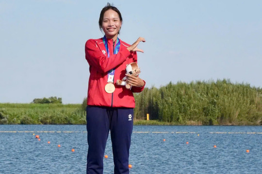 ASIAD 2026: Hình ảnh xúc động trên bục nhận huy chương của đội tuyển đua thuyền Việt Nam