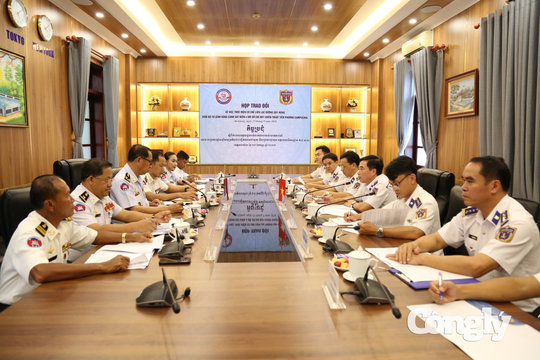 Bộ Tư lệnh Vùng Cảnh sát biển 4 tiếp và làm việc với Sở Chỉ huy Chiến thuật tiền phương Campuchia