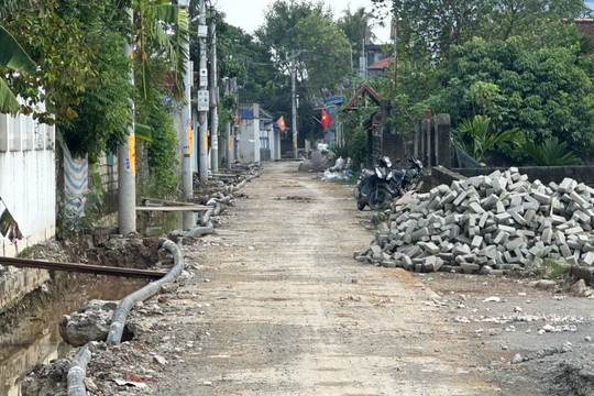 Xã Hương Sơn (TP. Hà Nội): Thực trạng thi công đường trục chính thôn Hòa Lạc đi Hổ Khê