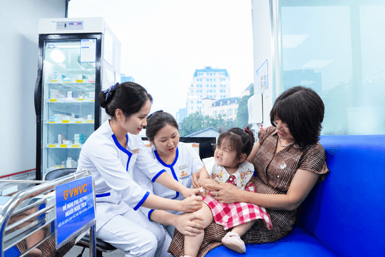 Chờ đợi nhiều năm, phụ huynh chính thức được tiếp cận vắc xin tay chân miệng tại VNVC