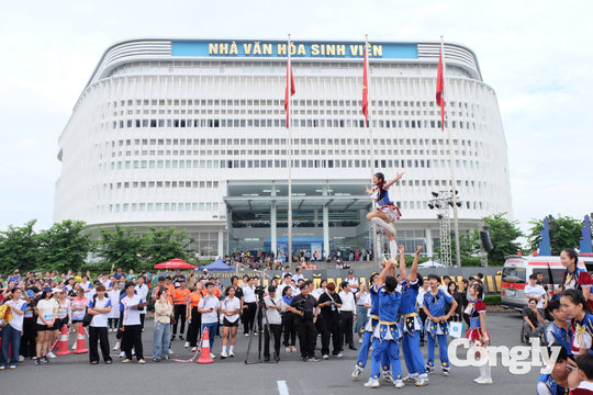 Sinh viên TP.HCM trải nghiệm nhiều hoạt động chào năm học mới