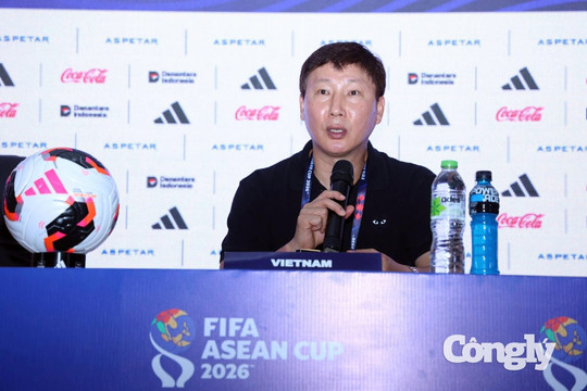 HLV Kim Sang Sik: “Thái Lan rất mạnh, chúng tôi phải chuẩn bị kỹ lưỡng”