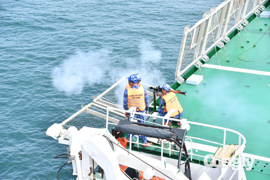 Bộ Tư lệnh Vùng Cảnh sát biển 4 diễn tập chiến thuật vòng tổng hợp, bắn đạn thật trên biển năm 2026