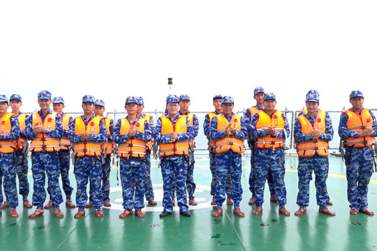 Bộ Tư lệnh Vùng Cảnh sát biển 4 diễn tập chiến thuật vòng tổng hợp, bắn đạn thật trên biển năm 2026