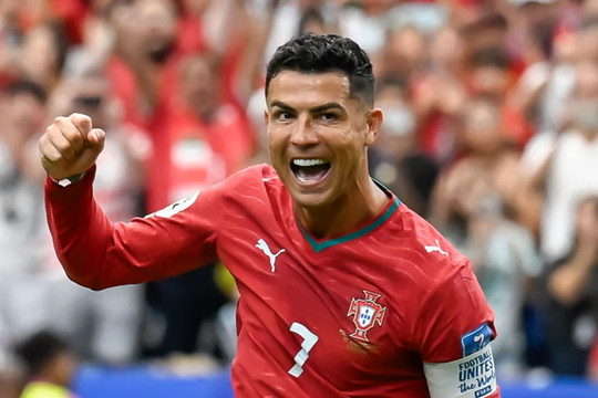 Cristiano Ronaldo vắng mặt trong buổi tập của Bồ Đào Nha