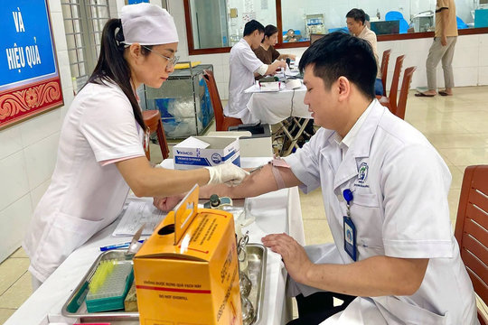 Những giọt máu nghĩa tình trong ca phẫu thuật đặc biệt