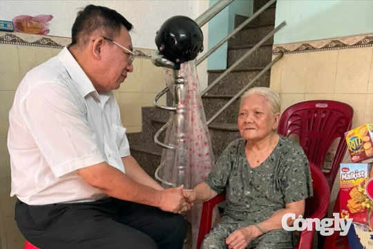 TAND khu vực 4 – TP.HCM thăm hỏi, phụng dưỡng Mẹ Việt Nam Anh hùng
