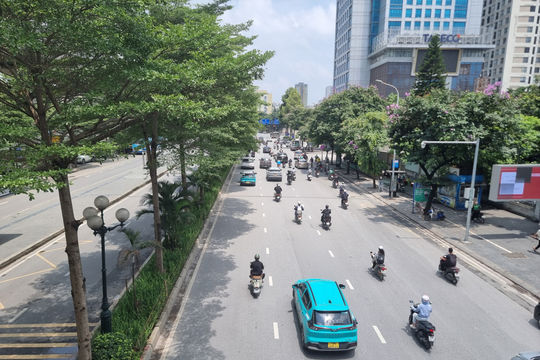 Nắng nóng tiếp tục bao trùm Bắc Bộ và Trung Bộ