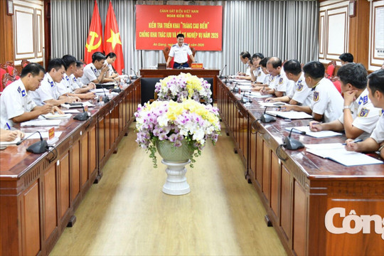 Kiểm tra công tác chống khai thác IUU tại BTL Vùng Cảnh sát biển 4