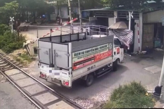 Tài xế làm hỏng cần chắn đường sắt bị phạt 25 triệu đồng