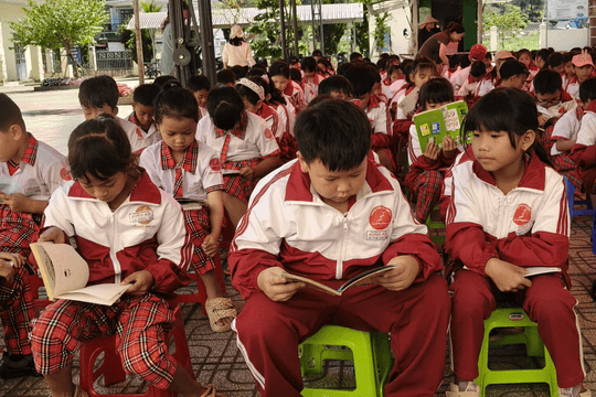 Đưa sách, kỹ năng số đến gần hơn với học sinh