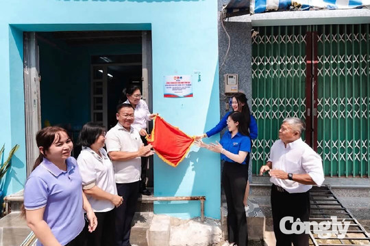 Bàn giao “Nhà tình bạn” cho gia đình có hoàn cảnh khó khăn