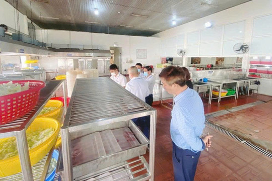 Huế tăng kiểm tra đột xuất bếp ăn tập thể