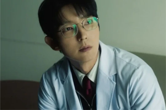 Lee Joon Gi tái xuất sau 3 năm, hóa người cha liều mình cứu con gái