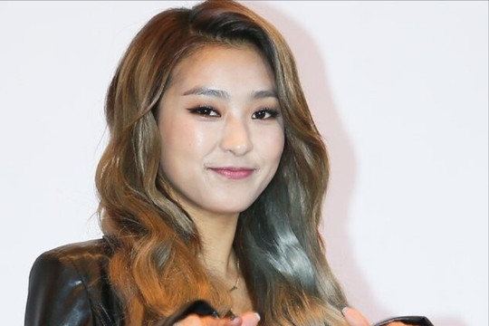 Bora của SISTAR chuẩn bị phát hành album solo đầu tiên sau 16 năm