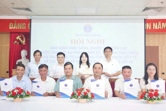 Huế bàn giao 190 nhân lực y tế về Trạm Y tế cấp xã