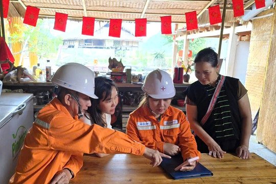 Xóa “vùng lõm điện”, mở đường để người dân vùng cao tiếp cận môi trường số
