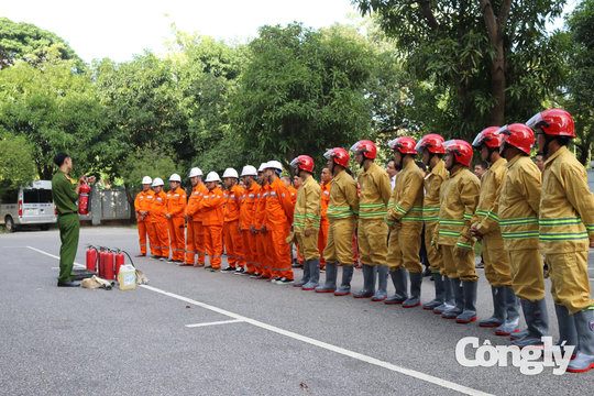 Điện lực Nghệ An hưởng ứng phong trào toàn dân phòng cháy, chữa cháy