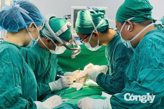 Cứu trẻ sinh non 1,3kg bị teo thực quản nặng