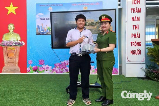 Tuyên truyền pháp luật ATGT cho gần 900 học viên tại Trung tâm GDTX Cà Mau